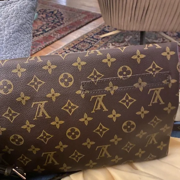 Louis Vuitton Brown Monogram Crossbody Bag - Picture 4 of 9